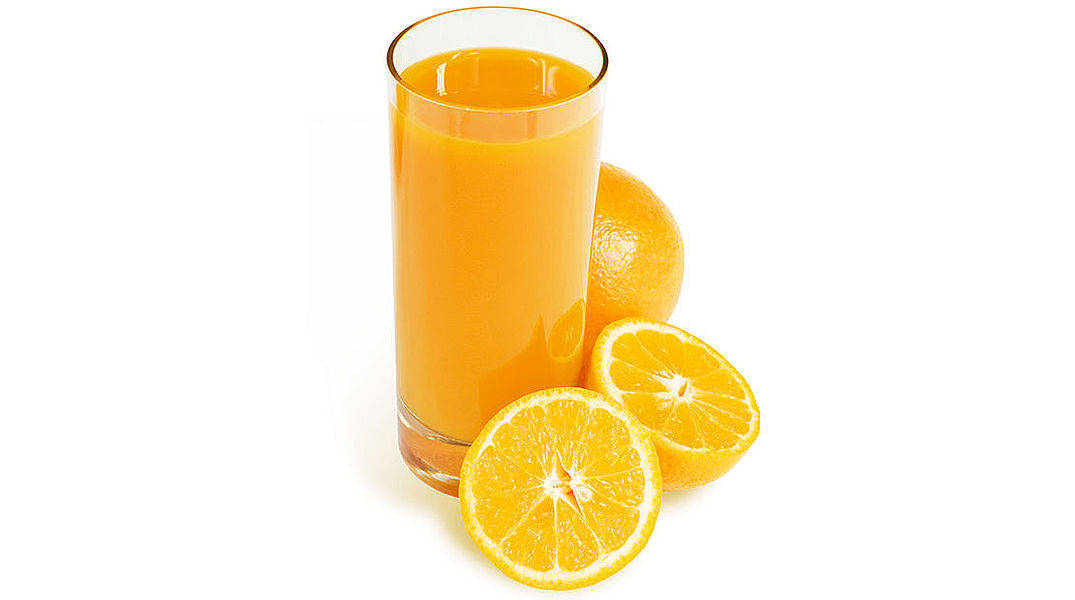 orange juice and oranges
